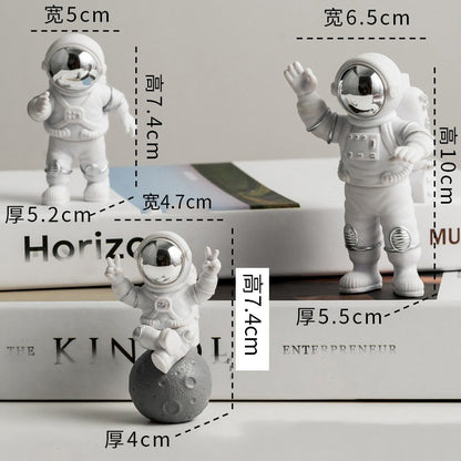 Wholesale astronaut hand model creative astronaut blind box decoration living room TV cabinet decoration birthday gift